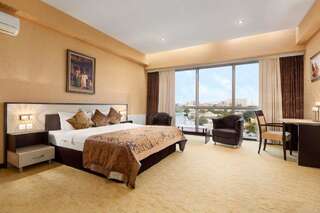 Отель Days Hotel By Wyndham Baku Баку Двухместный бизнес-номер бизнес - Для курящих-2